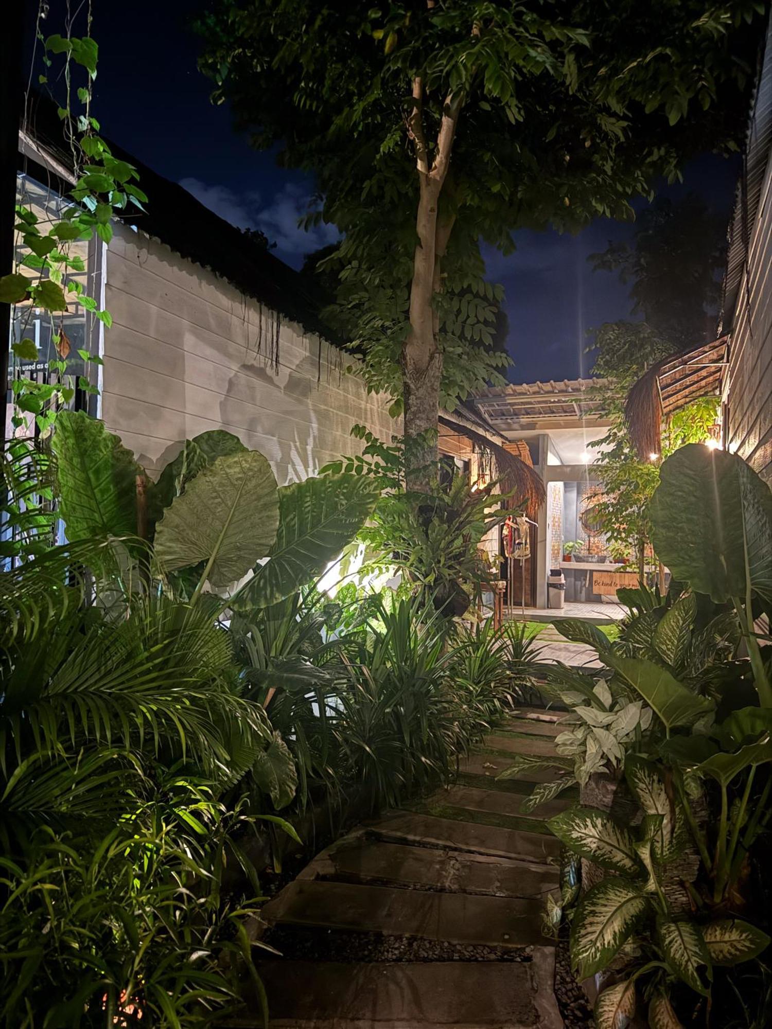 The Jungle Hostel Canggu Εξωτερικό φωτογραφία